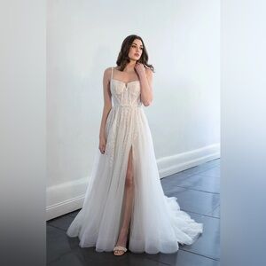 Brand new, never worn bridal gown!